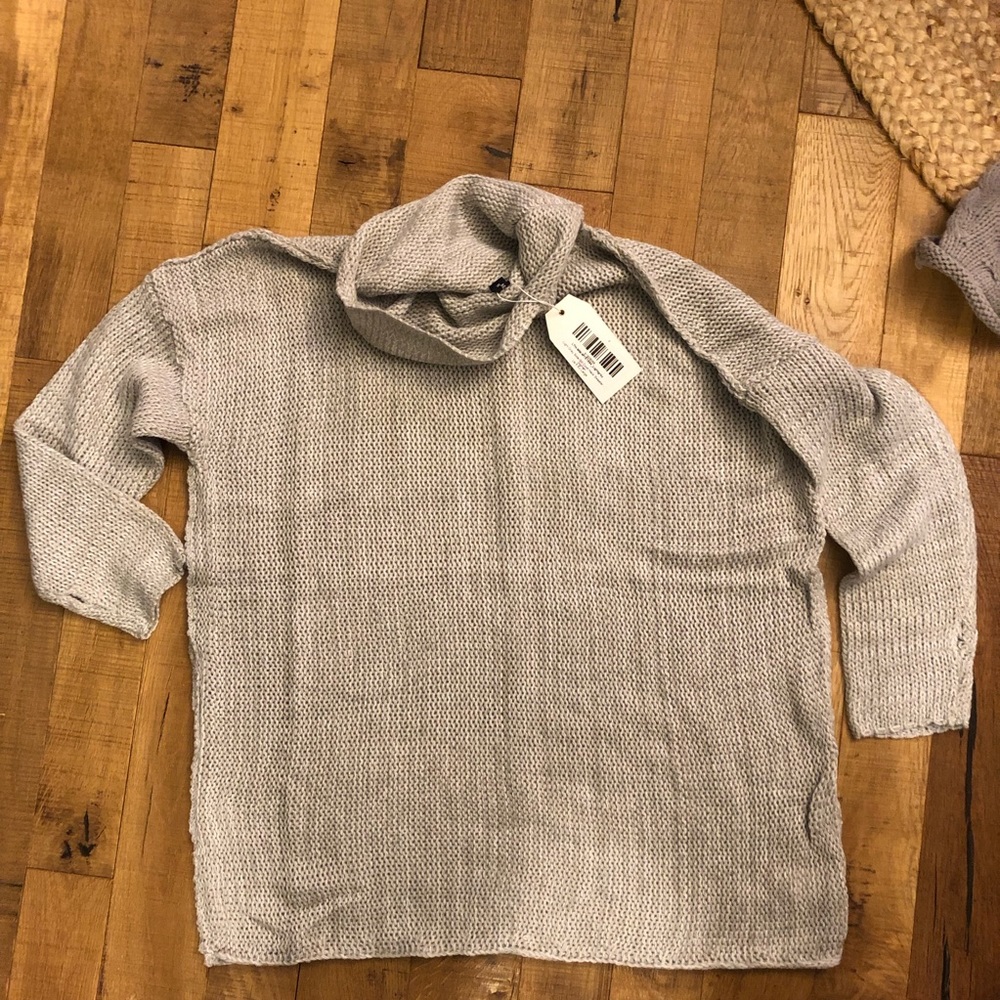 Light weight turtle neck sweater